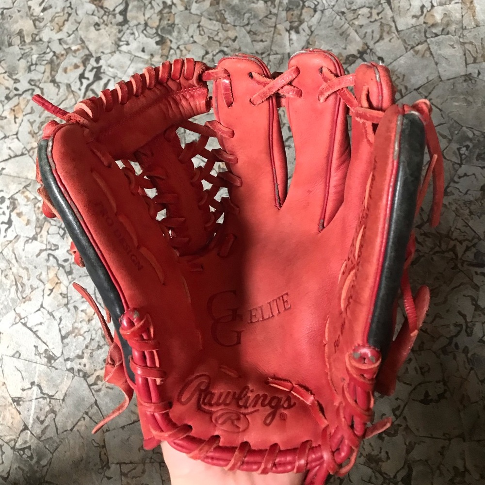 Red Rawlings Elite Series 11 1/2” Rht